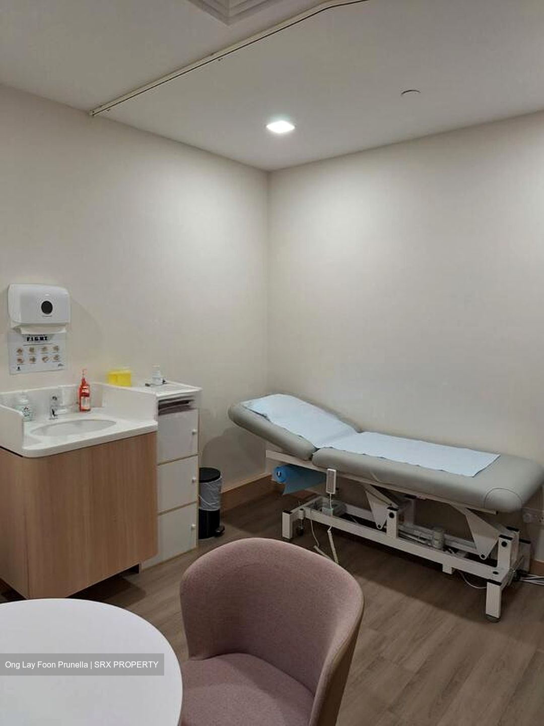 Gleneagles Hospital (D10), Retail #605329771